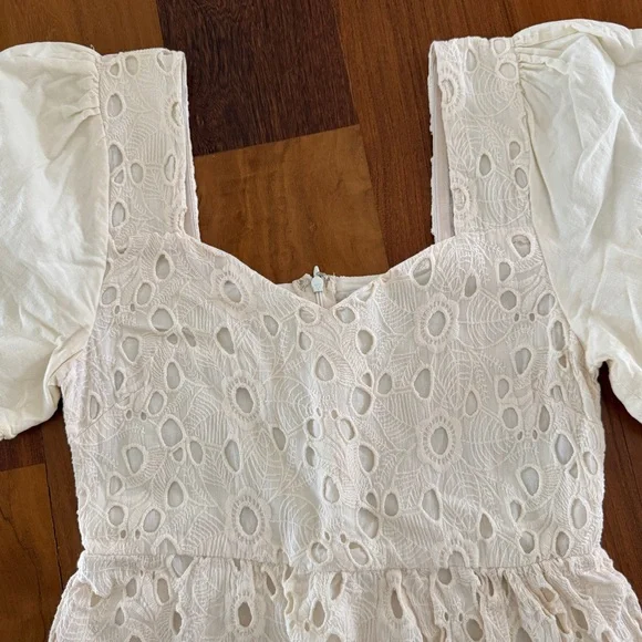 Versona Cream Eyelet Tiered Dress with Scalloped Puff Sleeves - Picture 2 of 4